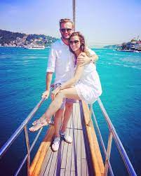 Nu e rochie şi lipseşte materialul. Sorin Brotnei Èi Ramona Fac NuntÄ Cu Peste 200 De InvitaÈi Ce A InvÄÈat O Soacra Pe NorÄ Pentru TrÄinicia Mariajului Video Exclusiv Libertatea