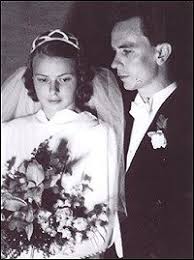 Background check & contact info. A Young Ingrid Bergman And First Husband Dr Peter Lindstrom She Later Abandoned Him And Their Da Classic Film Stars Ingrid Bergman Celebrity Wedding Photos