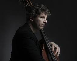 Thomas Munk-Petersen leverer jordnær jazz med stærke folk i ryggen