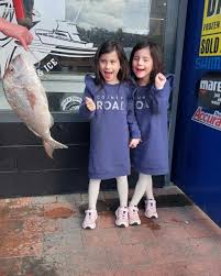 The Ashurst twins had their very first go at surfcasting yesterday and  managed to land this nice snapper off the beach weighing in at 2.89kg. A  great team effort by the girls