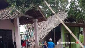 Gempa bumi adalah sebuah getaran atau pergerakan yang terjadi secara tiba tiba akibat adanya pelepasan energi secara tiba tiba yang terjadi pada permukaan bumi. Gempa Sukabumi Terkini Sejumlah Rumah Rusak
