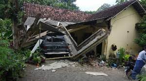 Pada rabu, sejumlah gempa dengan intensitas yang lebih lemah mampu dideteksi baca juga: Gempa Tektonik 6 7 Sr Guncang Malang Blitar Ini Pernyataan Resmi Bmkg Faktualnews Co