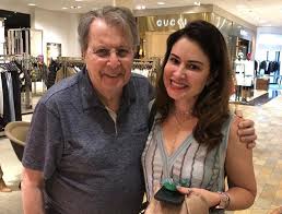 The company was incorporated in florida five years ago. Dra Katia Volpe Posa Com Daniel Filho Em Confraternizacao Em Miami Portaletc Com