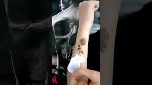 A rose tattoo design can be cute as a darling or badass as hell, it offers everything. Tattoo Petite Rose Poignet Youtube