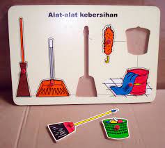 Kebersihan diri (personal hygiene)higiene alat dan bahan 1.handuk secukupnya 2.perlak atau pengalas 3.baskom berisi air hanagt 4.sampo atau. Puzzle Alat Alat Kebersihan Toys Papoe