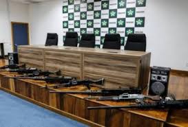 Dupla é condenada a 18 anos por participar da venda de metralhadoras furtadas do Exército