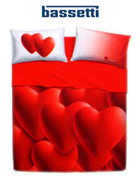 Particolare risvolto applicato che ne permette l'uso come fosse un copriletto. Completo Lenzuolo Bassetti Una Piazza E Mezza Love Is So Soft