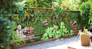Une Facade Du Jardin Unique Grace A Une Cloture Originale Jardins Decoration Mur Exterieur Et Cloture Jardin