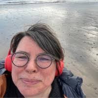 Thea Chambers's Instagram, Twitter & Facebook