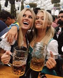 Pin By Pbwv On Dirndl Beer Girl German Beer Girl Oktoberfest Woman