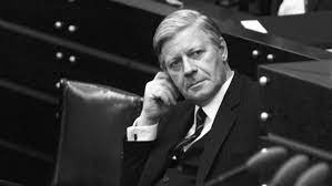 Ich habe ihn jeden tag gesehen und versorgt, bin aber natürlich nicht den ganzen tag da gewesen. Helmut Schmidt Ist Tot Moderner Staatsmann Und Eiserner Kanzler