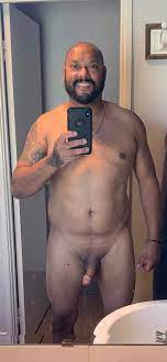 Big daddy nude selfie