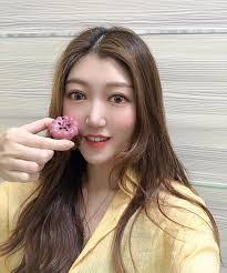 Elaine Chow's Instagram, Twitter & Facebook