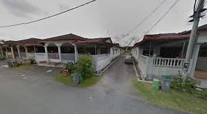 Lantainya menggunakan batuan lantai marmer berwarna terang yang masih serasi dipandang secara keseluruhan. Unfurnished Bungalow For Sale At Taman Megah Batu Pahat Land