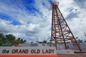 Having witnessed the rise of miri from simple oil town to an affluent middle class oil town masquerading as a tourist destination, she has since retired and now acts as a tourist spot and as a reminder of miri's past. The Grand Old Lady Miri Well Zeotrip