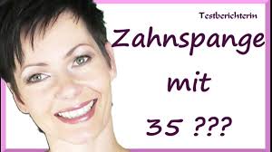 Kleinere korrekturen beginnen bei etwa 500 euro, eine festsitzende spange beginnt bei 1.500 euro und bei einem kiefergelenkdefekt geht es bei 6.000 euro los. Zahnspange Fur Erwachsene Kosten Und Vorher Nachher Unterschiede Erfahrungen Youtube