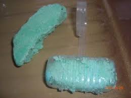 un bloc wc tout naturel qui detartre grace a l acide citrique et au vinaigre qui mousse et nettoie grace au sodium coco sulfate e bloc wc detartrer nettoyer wc