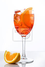 Bekijk onze aperol spritz glass selectie voor de allerbeste unieke of custom handgemaakte items uit onze drinken & barspullen shops. Aperol Spritz Cocktail In Glas Isoliert Auf Weissem Hintergrund Leinwandbilder Bilder Spritz Wein Italienisch Myloview De