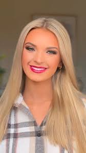 The beautiful Miss Mae Maxwell for her Senior Casuals 🤩 A ray of light