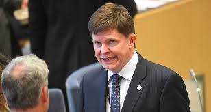 5 ministerns svar till riksdagens talman i det syfte som anges i 27 i riksdagens arbetsordning har ni, herr talman, till den minister som kk 109/2011 vp christina gestrin /r skriftligt spörsmål 109/2011 rd utveckling av närståendevården till riksdagens talman närståendevård är vård av och. Andreas Norlen Blir Riksdagens Talman