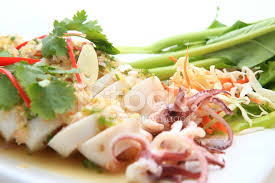 (polpo*, totani*, gamberi* scampi cotti al vapore con finocchio,carota,cipolla di tropea, sedano, pomodorini e aceto balsamico) 15.00 € macedonia di mare (scampi* e gamberi* cotti al vapore con melone, ananas e arancia) 18.00 € impepata di cozze (cozze al vapore con pepe, olio di oliva, vino e prezzemolo) 10.00€ tris di carpacci affumicati Calamari Al Vapore Con Limone Fotografie Stock Freeimages Com