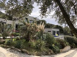 Abritel Location Corse Propriano Maison D Architecte Contemporaine Vue Unique Sur Le Superbe Golfe De Valinco Iziva Com Location Corse Location Vacances France Architecte