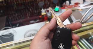 Pernah tengok org buat tp so tuan ku kol member beliau en syam utk dptkan maklumat cmna nk tukar bateri kereta dan. Tukar Kunci Kereta Di Golden Key Jusco Bukit Indah Uyulrosli Dot Com