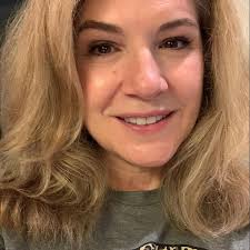 What are the main differences between staying in Destin and Navarre for a  beach front vacation?