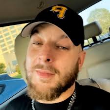 What are some affordable 2 bedroom and pet friendly apartment  recommendations in Lee's Summit area?