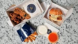 Pakar dalam menghasilkan burger ayam goreng dengan pelbagai. Makan Siang Ayam Goreng Buttermilk Dengan Cocolan Sambal Asam Nan Segar Kumparan Com