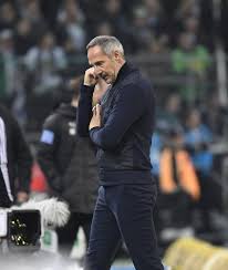 Adi hütter former footballer from austria central midfield last club: Adi Hutter Nimmt Spieler In Schutz Vorarlberger Nachrichten Vn At