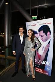 Fahriye evcen & burak özçivit. Fahriye Evcen Burak Ozcivit Sonsuz Ask Premiere Famousfix