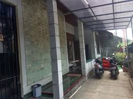 Namun dengan luas lahan yang cukup sempit yakni sekitar 1m x 3m dengan bentuk yang memanjang, anda sudah dapat memiliki taman kecil dan mungil di depan rumah anda. Lahan Di Depan Rumah Ada Taman Kecil Dgn Kolam Ikan Kecil Biasanya Lahan Ini Dipake Untuk Parkir Motor Kolam Ikan Taman Kecil Kolam