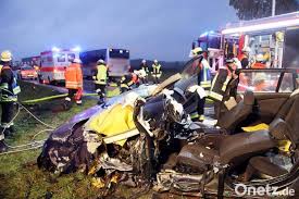 Die aktuellen nachrichten aus dem gesamten freistaat bayern lesen sie zuerst hier bei uns auf infranken.de. Schwerer Unfall Bei Michelfeld Bmw Rammt Bus Onetz
