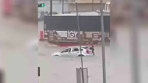 Así impacta el huracán Marie a Baja California Sur: deja inundaciones, socavones y playas cerradas