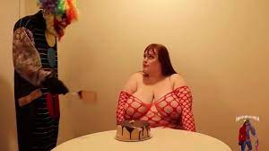 BBW gets stuffed with cake and then fucked expeditiously - XVIDEOS.COM