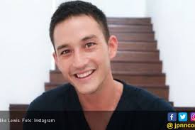 Mike Lewis Kesal Dimanfaatkan Penyanyi Baru