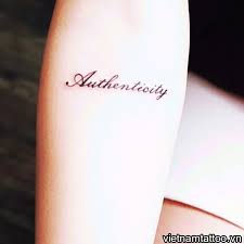 Còn đây là hình xăm chữ tiếng anh ý nghĩa kết hợp với tattoo hoa hồng đơn giản. Ná»©c Ná» Vá»i 90 Hinh XÄm Chá»¯ Ä'ang Lam Ä'ien Ä'áº£o Giá»i Tráº»