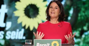 Annalena charlotte alma baerbock ; Germany Annalena Baerbock Starts Uphill Between Small Gaffe And Embellished Curriculum Corriere It Time News Time News