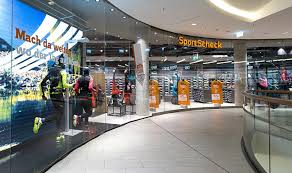 Heute ist sportscheck mit rund 1.150 sportscheck organisiert weiters sportveranstaltungen mit insgesamt 120.000 teilnehmerinnen jährlich, wie die größte reihe von stadtläufen in deutschland. Sportscheck Augsburg In Augsburg