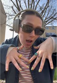 Emma Knudsen (@emma_canoeson)