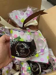 Sebagai peneraju kad kahwin, kami sentiasa mengutamakan keperluan and kehendakkan setiap bakal pengantin. Doorgift Kahwin Murah Mug Gift Design Craft Handmade Goods Accessories On Carousell