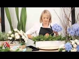 How To Create A Table Centrepiece Hydrangea David Austin Roses And Lisianthus Flowers Youtube Flower Arrangements Floral Arrangements Lisianthus Flowers