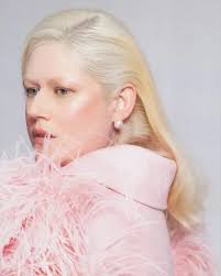 America's Next Top Model” star Shandi Sullivan recreates iconic “ANTM”  photo 20 years later