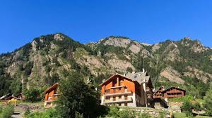 Scegliendo una casa vicina alle piste in valle d'aosta si possono anche sfruttare le tante possibilità per praticare tutti gli sport invernali che si desidera, godendosi al meglio la natura incontaminata caratteristica di questi luoghi. I 10 Agriturismi Piu Belli Della Valle D Aosta Pg Magazine