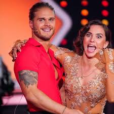 Pavel pasechnik & marta arndt, ger, dance their routine in the final of the 2012 world dancesport championship freestyle. Rurik Gislason Lasst Zuschauer Ausrasten Wm Effekt Jetzt Auch Bei Let S Dance Sv Sandhausen