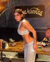 Isabella Ladera - Free pics, galleries & more at Babepedia