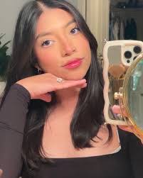 Raquel Lloyd's Instagram, Twitter & Facebook