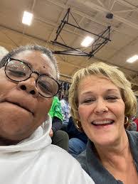 Kelly Plumb's Instagram, Twitter & Facebook