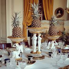 Quelques Mots Sur Notre Ami L Ananas Je Peux A Juste Titre Appeler L Ananas Le Roy Des Fruits Parce Qu Il Est Le Plu Art De La Table Decoration Ananas